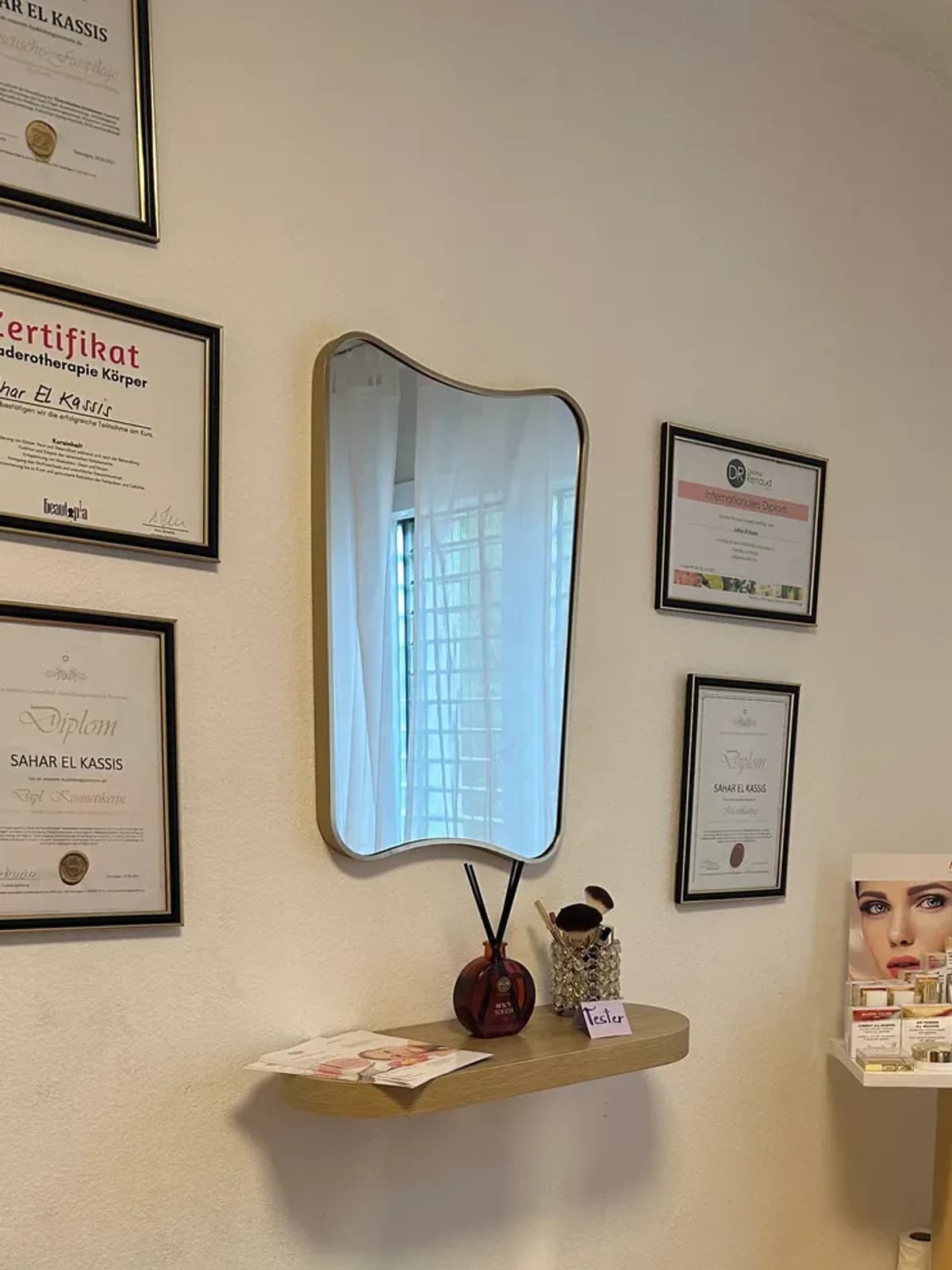 Reception corner with mirror and Masters Colors display