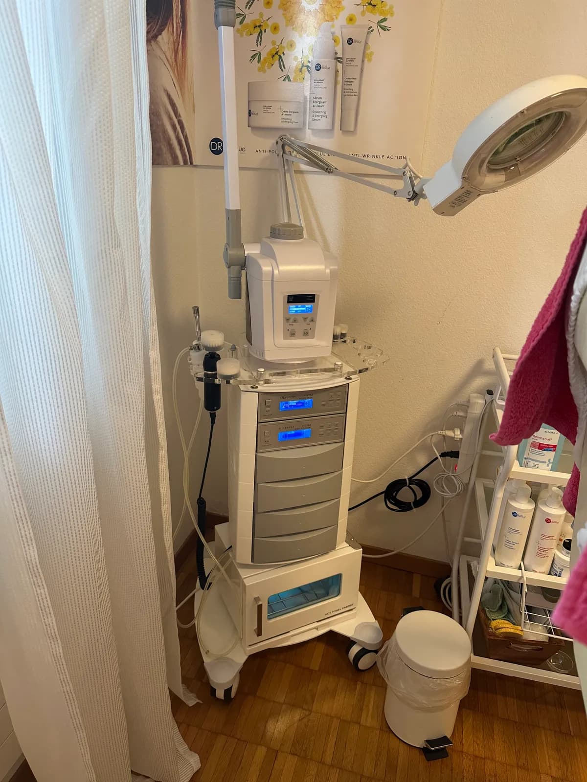 Beauty equipment: magnifying lamp, steamer and hot-towel cabinet